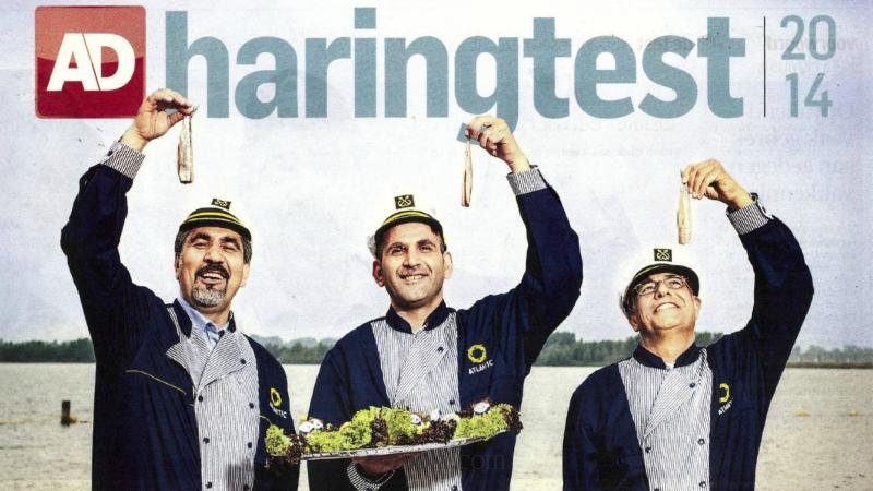 Hollanda'nın en iyi ringa balığını yine Hollandalı Türk balıkçılar yakaladı./Dutch Turkish brothers catch the best haring of Netherlands also in 2014