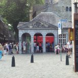 Maastricht'te değerli bir güneşli günde dondurma kuyruğu / An icecream queue on an exceptionally sunny day in Maastricht.